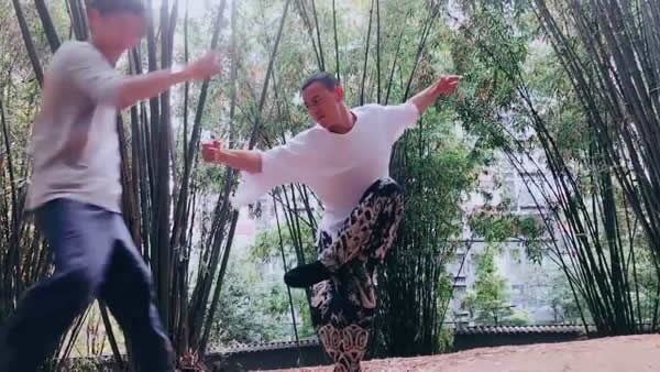׽